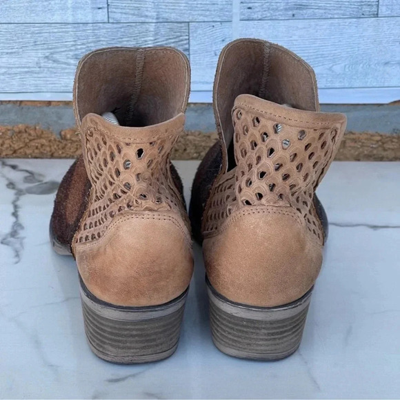 Circle G by Corral Ladies Brown Cutout
Bootie 9 - Picture 3 of 6